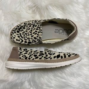 Hey Dude leopard print slip ons womens 10